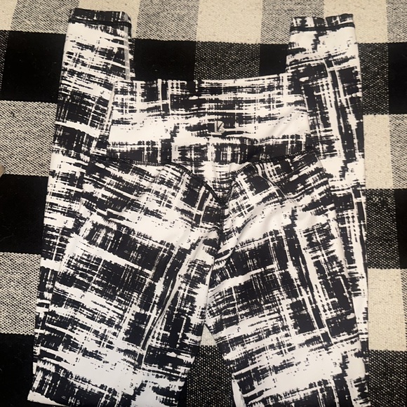 Limitless Legacy Legging - Picture 4 of 5